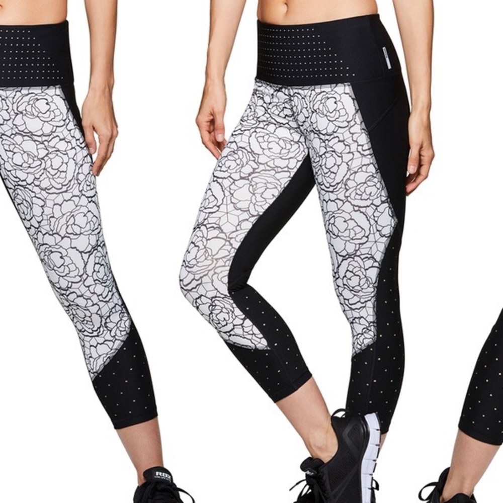 RBX WOMEN’S ACTIVE BLACK & WHITE FLORAL CAPRI LEGGINGS